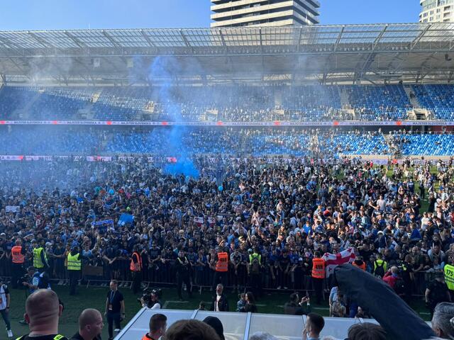 Slovan zdolal v poslednom kole Ružomberok. Zisk titulu oslávil s fanúšikmi priamo na ihrisku