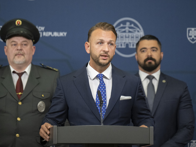 Polícia zriadila tím, ktorý atentát vyšetruje. Šutaj Eštok povedal nové informácie o útočníkovi