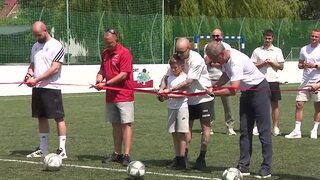 Futbalisti Slovana otvorili nové ihrisko. Rozdali podpisy aj si zatrénovali s nádejnými talentmi