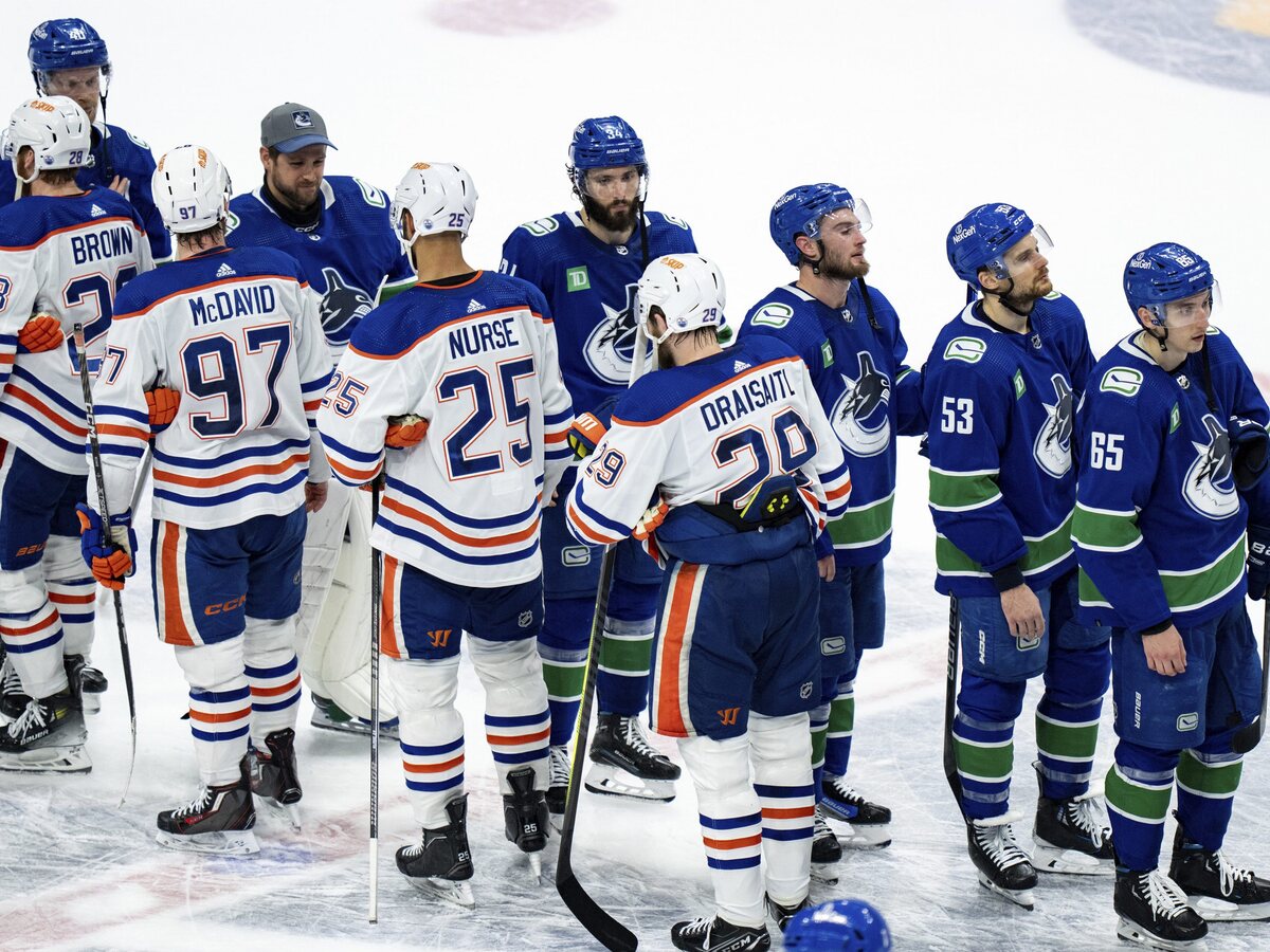Oilers_Canucks_Hockey349173.jpg