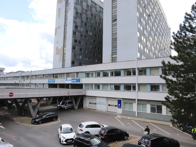 Transformácia nemocníc na akciovky nie je na stole, tvrdí minister Šaško. Odborári však varujú pred možnou privatizáciou