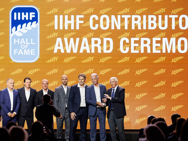 IIHF ocenila zlatý český tím z Nagana. Mužstvo pod vedením kapitána Vladimíra Růžičku získalo tzv. Míľnikovú cenu 