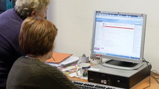 Budú Slováci platiť za odpovede? Návrh národniarov chce úrady odbremeniť od zbytočných otázok