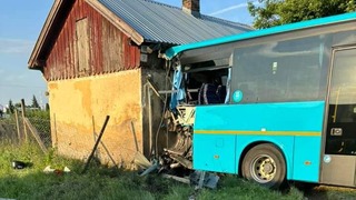 nehoda vlaku a autobusu