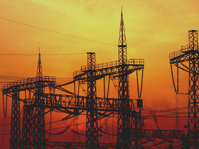 Elektrické siete na pokraji kolapsu. Umelá inteligencia sa stáva energetickou bombou