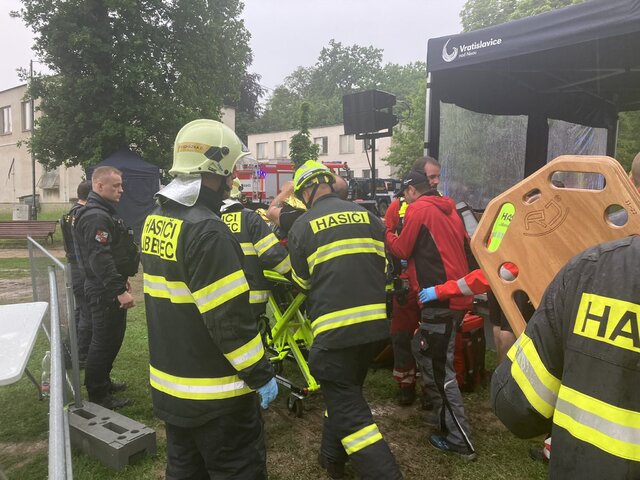 Silné búrky v Česku robia problémy. Blesk zasiahol 18 ľudí, medzi nimi aj deti, niektorých resuscitovali