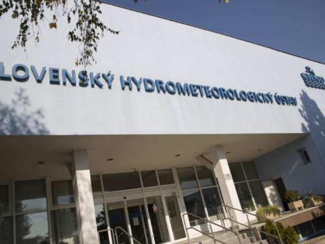 Extrémny dážď bude ustupovať, ubezpečil SHMÚ. Čakajú nás už len prehánky a postupne sa vyjasní