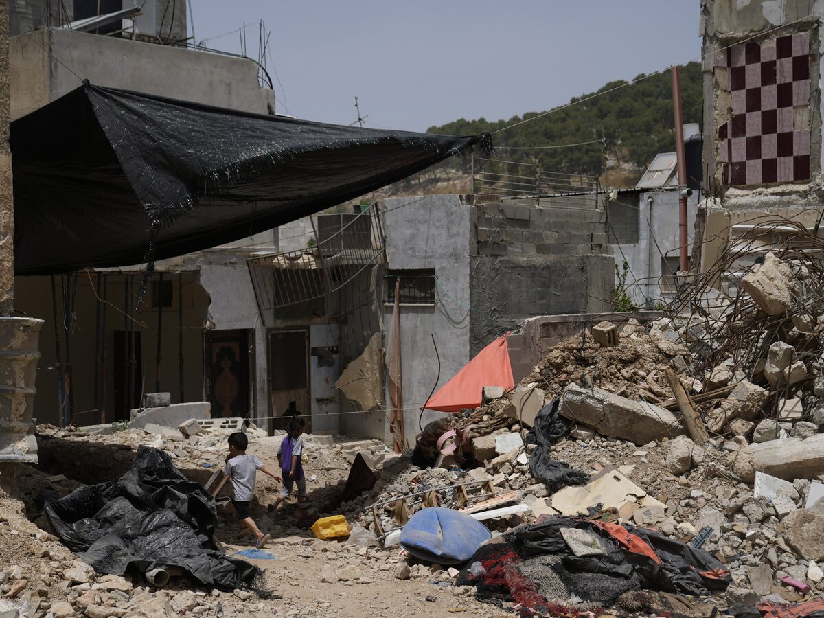 Israel_Palestinians_West_Bank_Raid389335.jpg