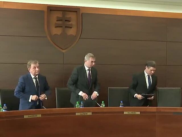 Mali to byť týždne, sú to tri mesiace. Opozícia stráca trpezlivosť pri čakaní na verdikt Ústavného súdu