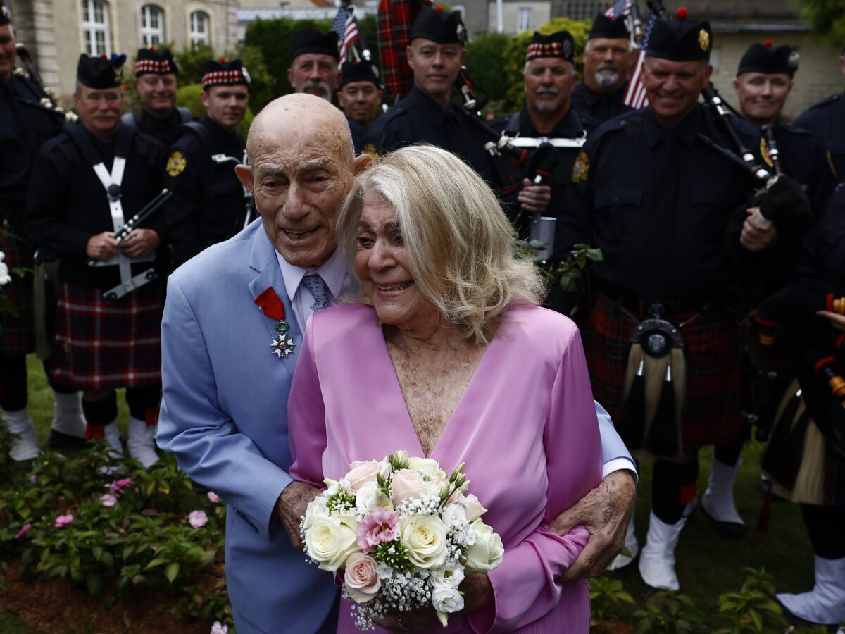 D_Day_80th_Anniversary_Wedding398289.jpg