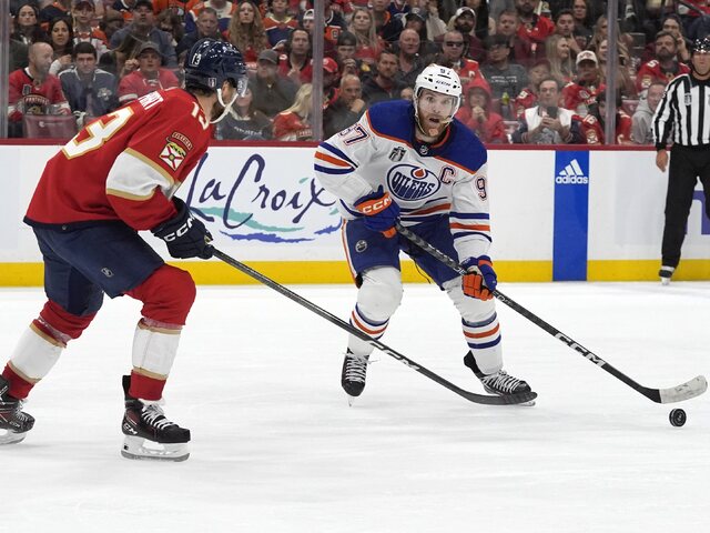 NHL: Finálovú sériu otvorila víťazne Florida. Bobrovskij zažiaril s čistým kontom