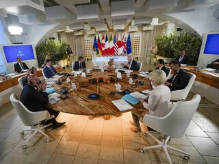 g7