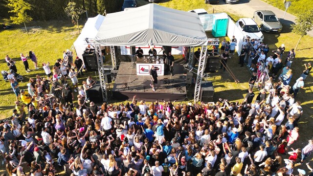 thumbnail_Na otvorení  ihriska to žilo zábavou aj športom.jpg