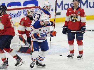 APTOPIX_Stanley_Cup_Oilers_Panthers_Hockey428615.jpg