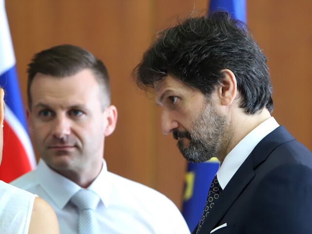 Vinu za atentát v Handlovej nesie rutina, vyhlásil Kaliňák. Pripravenosť ochranky chcel dokázať kúpením si koly 
