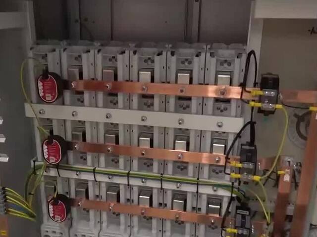 Čo všetko sa skrýva za príbehom známych elektrických rozvádzačov z Krompách?