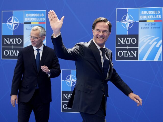 Členské krajiny NATO si vybrali nového šéfa. Kto nahradí Stoltenberga?
