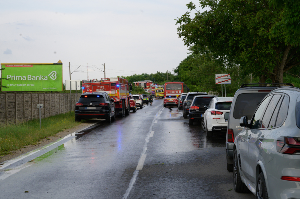 vlak autobus nehoda Nové Zámky