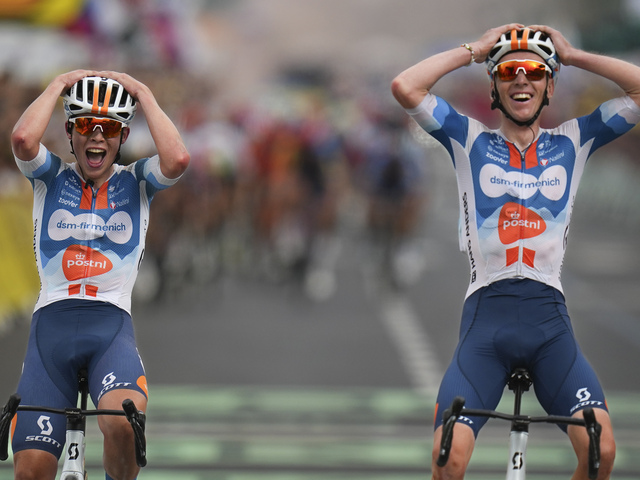 Odštartovala Tour de France. V prvej etape zvíťazil Bardet, skvelú premiéru zažil van den Broek
