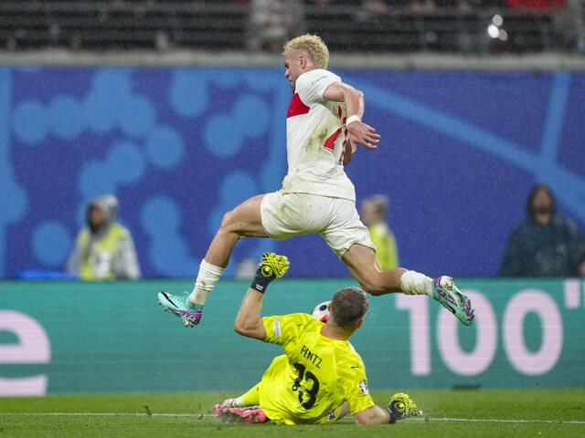 Futbalisti Turecka vyhrali nad Rakúskom. Vo štvrťfinále Eura si zahrajú proti Holandsku