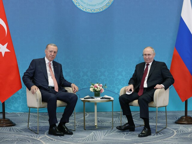 Putin prisľúbil návštevu Turecka. Erdogan by radšej uvítal rýchlejší pokrok v jadrových projektoch 
