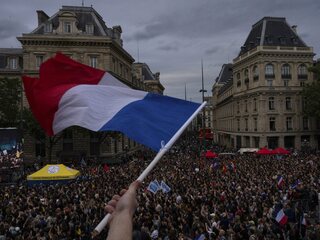 Francúzsko voľby francúzska vlajka protest