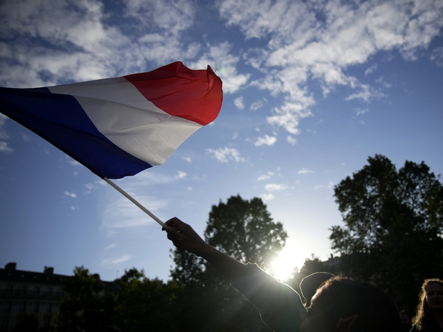 Prekvapenie vo Francúzsku. Druhé kolo volieb nečakane vyhral ľavicový ľudový front