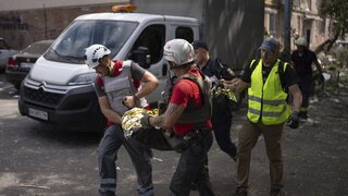 Obeťami sú policajt a záchranárka. Pri ruskom ostreľovaní Charkova a Chersona zomrelo päť ľudí