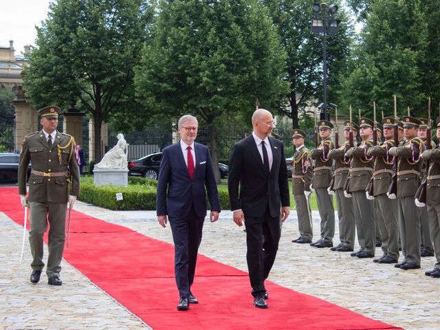Ukrajinci a Česi rokovali v Prahe.  Spolupráca krajín nespočíva len vo vojenskej pomoci, tvrdí Fiala