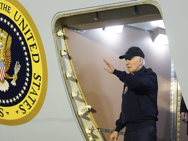 Bidenovu kampaň narušil covid. Americký prezident mal pozitívny test, príznaky má len mierne