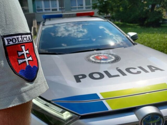 Dopravná nehoda troch áut úplne ochromila rýchlostnú cestu R1. Úsek v smere do Zvolena musela polícia uzavrieť