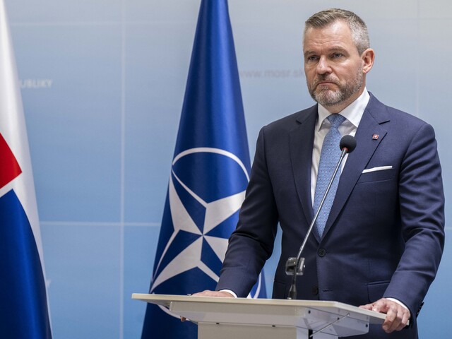 Prezident zvoláva okrúhly stôl k téme obranných výdavkov. Pozval lídrov strán aj ministra obrany, Matoviča však vynechal