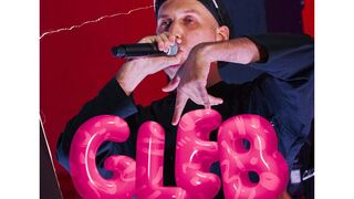 Najväčšia rapová párty pod Starým mostom: Letný festival s GLEBom a jeho hitom "SWIPE" už 26. júla