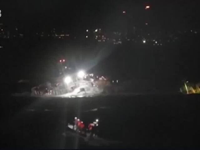 Tajfún pri Filipínach potopil tanker. Úrady  sa snažia zabrániť ekologickej katastrofe