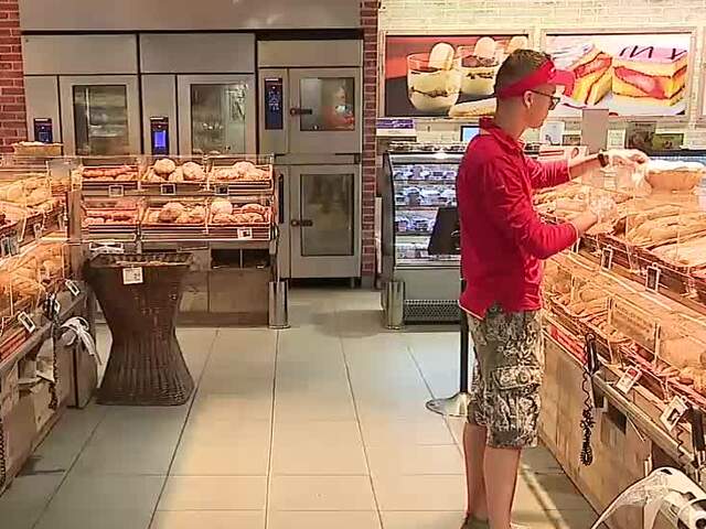 Takmer tretina mladých toto leto brigáduje. Znalosti o financiách však nemajú zo škôl