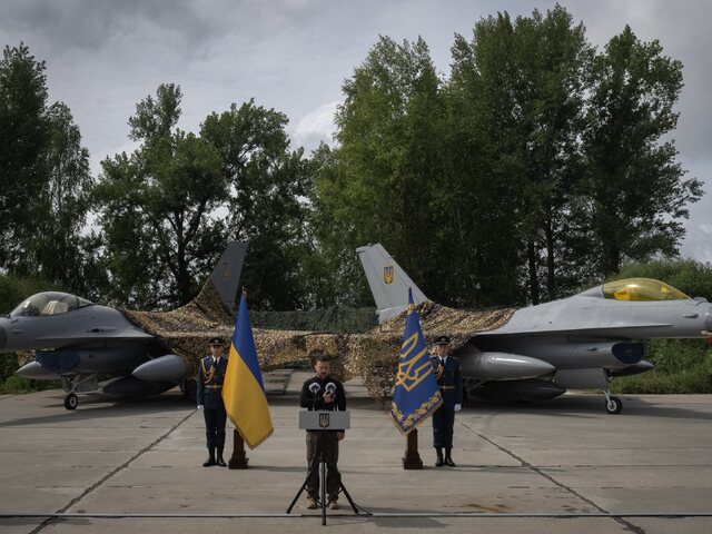 Zelenskyj ďakuje spojencom za stíhačky, bojovať s nimi ešte nemôže.
Rusi hovoria o prekročení červenej čiary