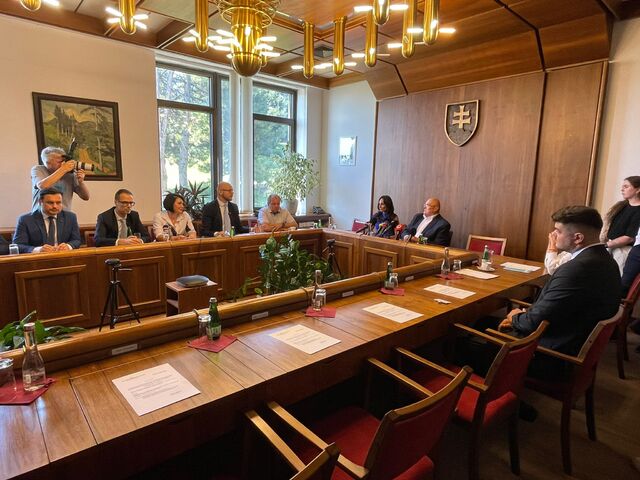 Zdravotnícky výbor nebol uznášaniaschopný. Opozícia trvá na diskusii, Dolinková bráni šéfa trenčianskej kardiológie