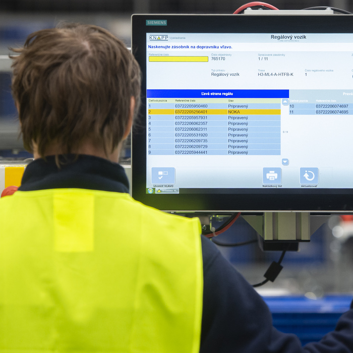 pracovník práca trh práce robota 