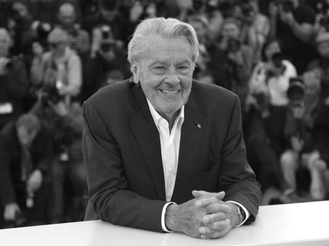 Francúzi smútia po odchode legendárneho herca. Alain Delon sa dožil 88 rokov