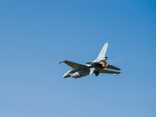 F-16