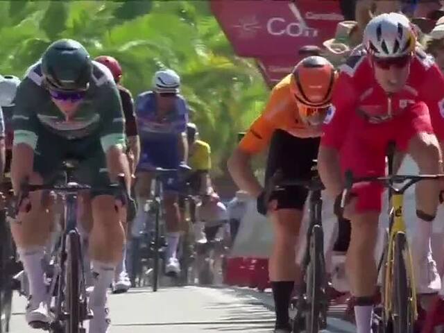 Van Aert potvrdil pozíciu lídra Vuelty. Po víťazstve odpovedal na otázky novinárov na stacionárnom bicykli