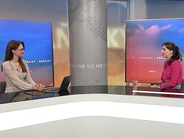 Americká demokratická strana pokračuje v nominačnom zjazde. Pripomína reality šou plnú vystúpení