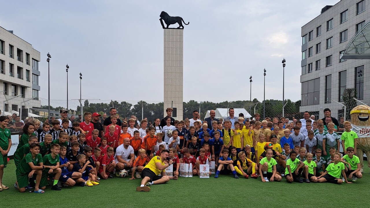 thumbnail_Futbal v meste_finale_nastup timov.jpg