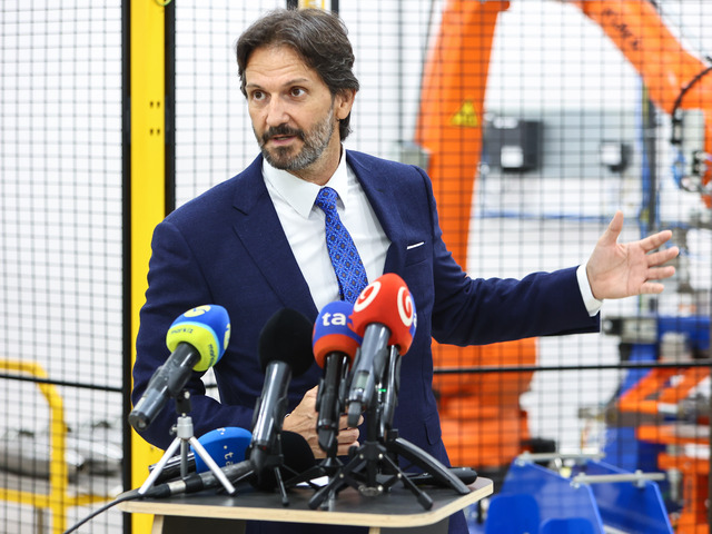 V Novákoch investovali do špeciálnej muničnej linky. Posilní to domáce zbrojárstvo, hovorí Kaliňák