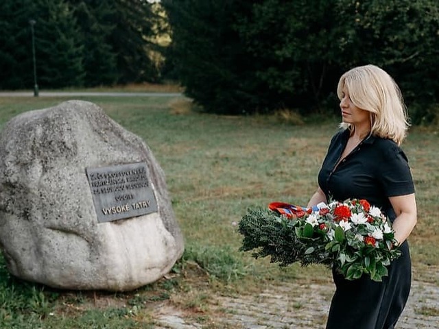 Exprezidentka Zuzana Čaputová chýbala na oslavách SNP. Výročie si pripomenula na miestach, kde sa zvádzali boje