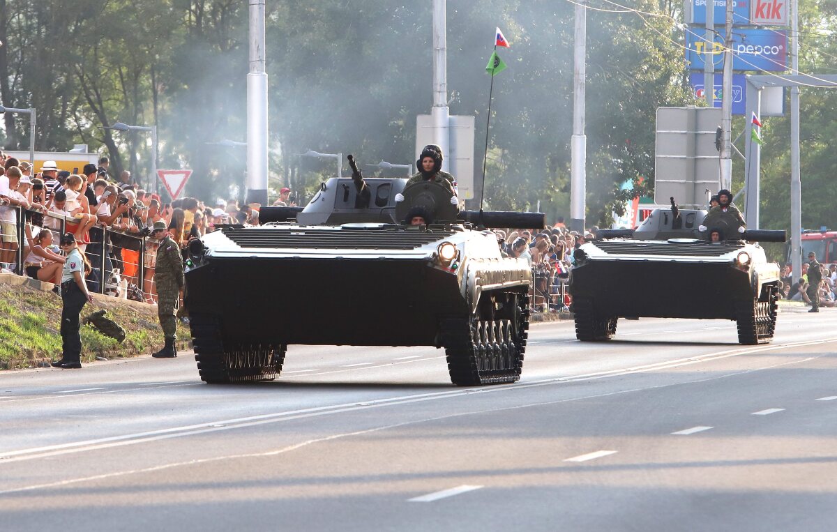 SNP vojenská prehliadka