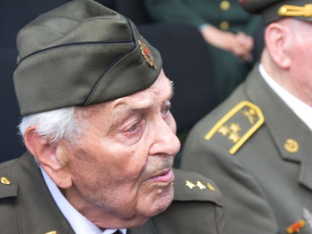 Vojnového veterána Strmeňa okradol počas osláv SNP. Páchateľ je už v rukách polície, k činu sa priznal