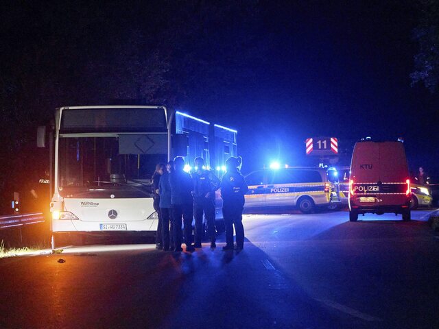 Žena pobodala v nemeckom autobuse šesť ľudí. Horšiemu krviprelievaniu zabránil duchaprítomný vodič