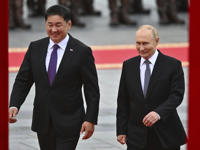 Pristál bez problémov a dokonca ho poctili ceremoniálom. Putin je v Mongolsku napriek zatykaču, prišiel rokovať o plynovode
