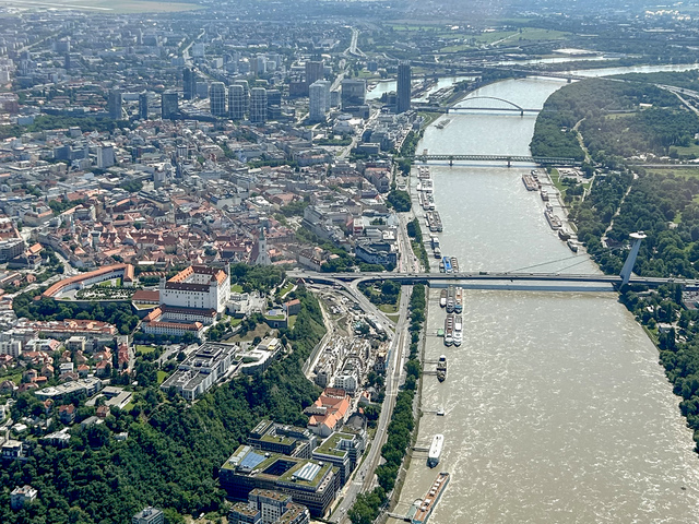 Ochránia umelé hrádze Bratislavu od vyliatia Dunaja? Boj ešte nie je vyhratý, štát bude v prípade potreby evakuovať ľudí